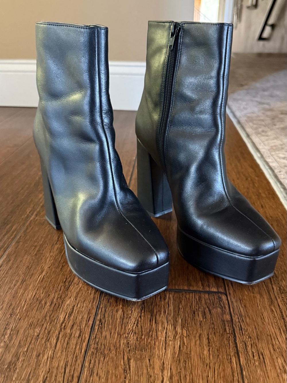 Lisa Vicky Booties, 7.5